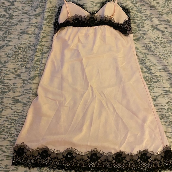 Blush silky night dress - Picture 2 of 4